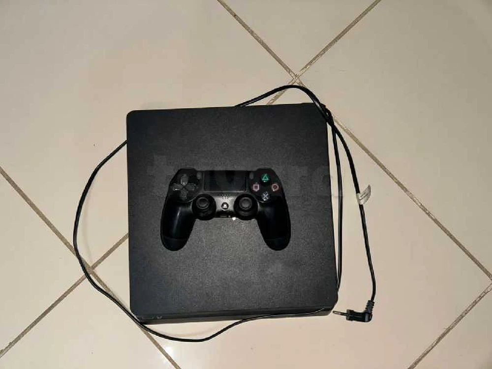 PlayStation 4 Slim