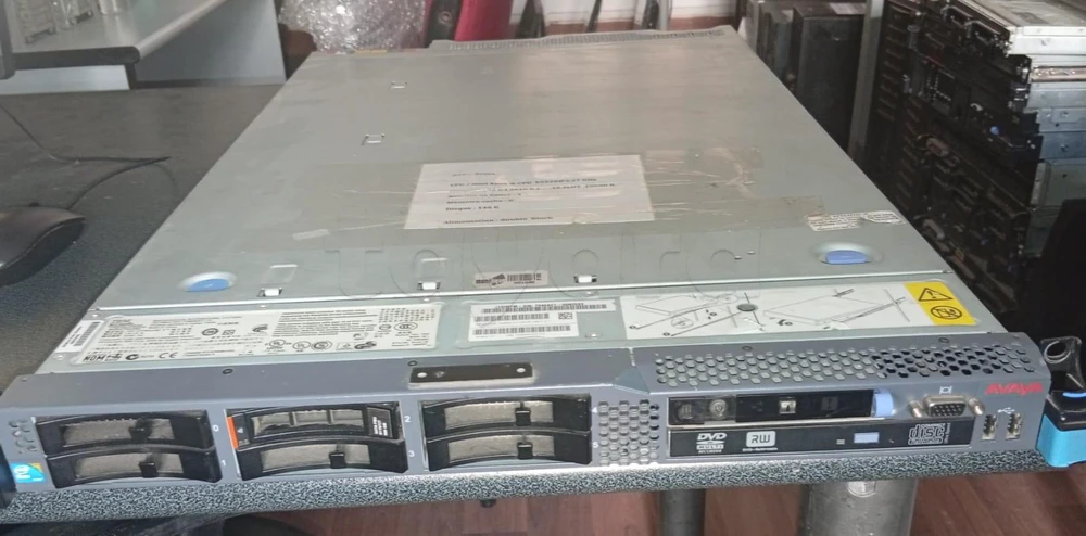 Serveur Rack Avaya / IBM / Intel Xeon E5520 / 32 Go RAM / 146 Go / Redondance Alim