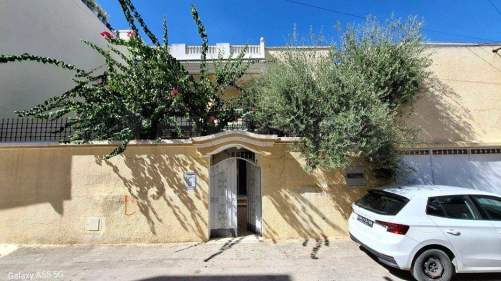 VILLA R+1 à vendre à Tunis – Ezzouhour 2 – 288 m² – 4 chambres