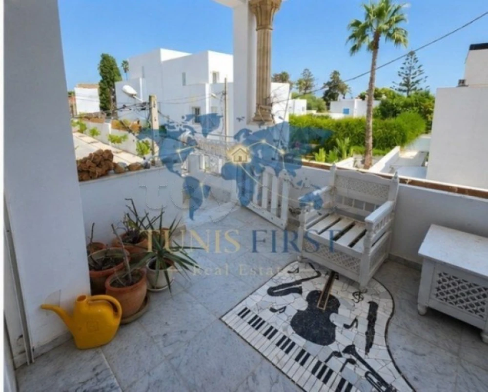 A Louer Etage de Villa Vide à Marsa Cube