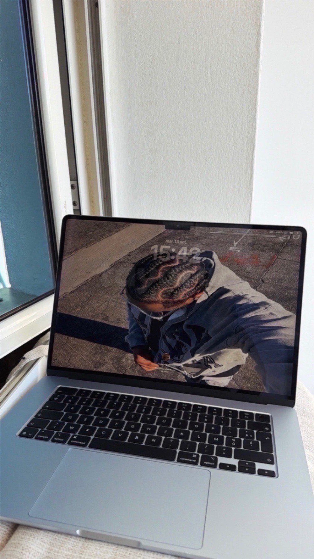 MacBook Air M4 15 pouces – 16 Go / 512 Go – Bleu ciel ( Sky Blue)