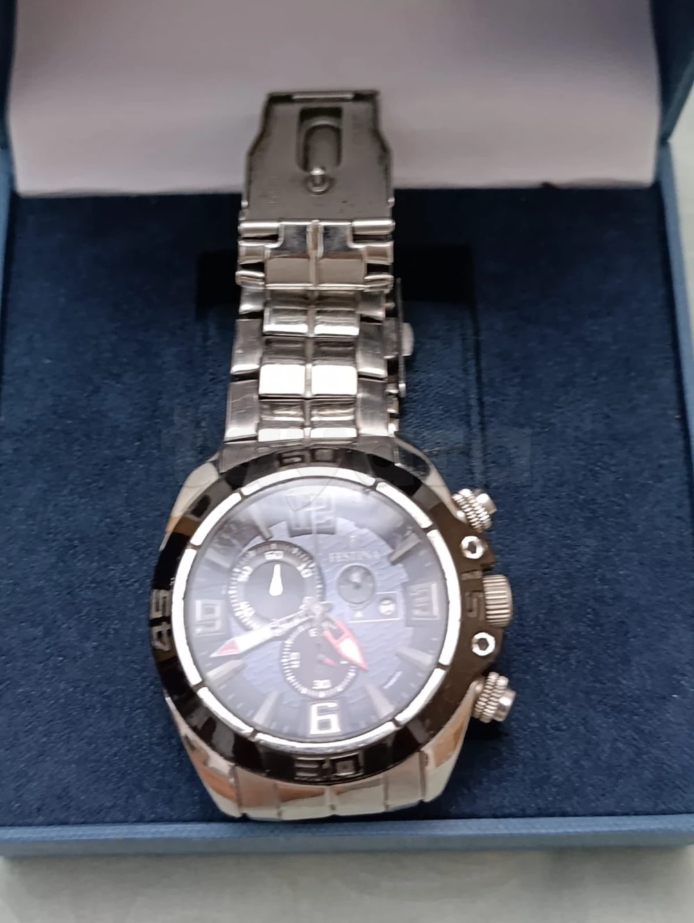 Montre d'origine à vendre comme neuf
