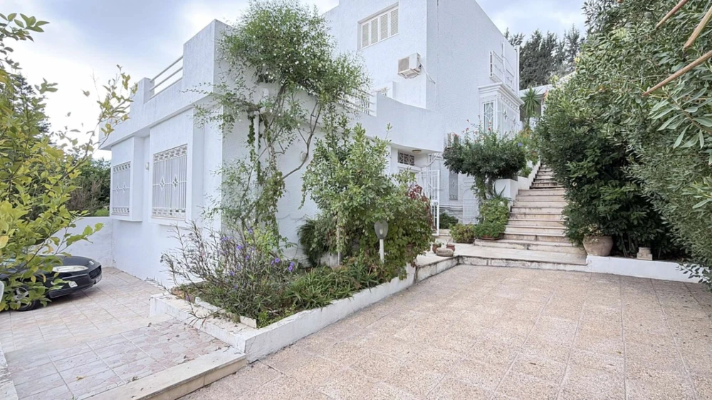 A vendre villa titrée 1653 m² à El Menzah 9B