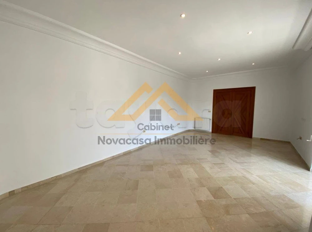 🏡✨ À VENDRE – SPACIEUX APPARTEMENT S+4 À JAWAHRA ✨🏡