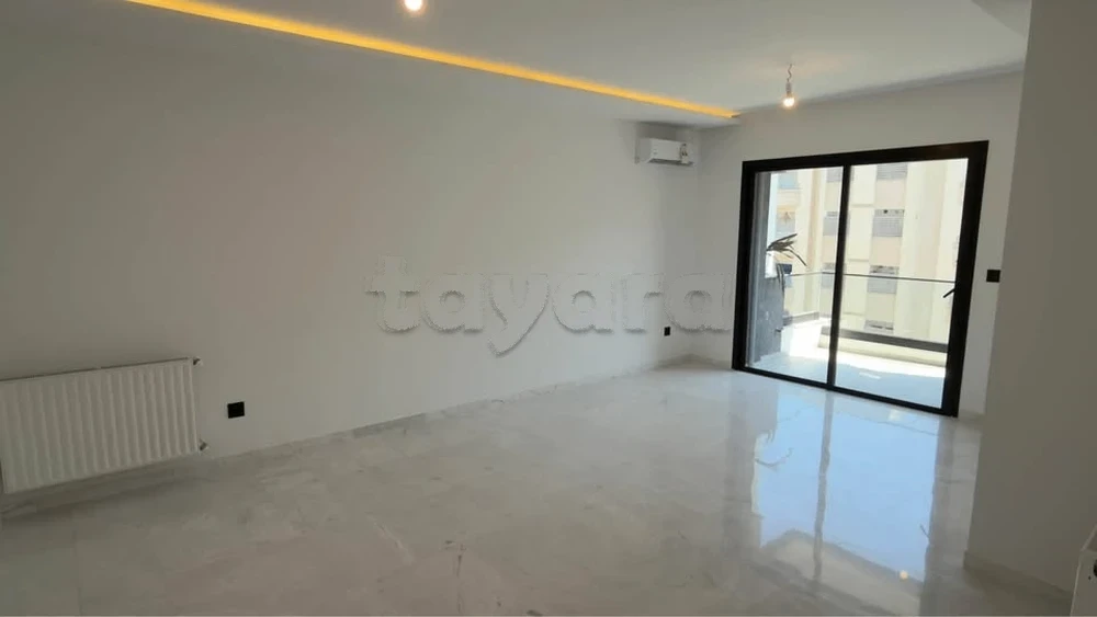 A Vendre des appartements S+1 direct promoteur très haut standing avec une salle de sport et une salle de jeux à Ain Zaghouan rue Khaled ibn Walid .