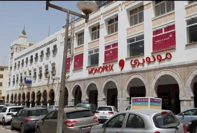 appartement centre ville sfax légèrement meublé au premiere etage au coeur de centre ville près de monoprix et de toutes commodités