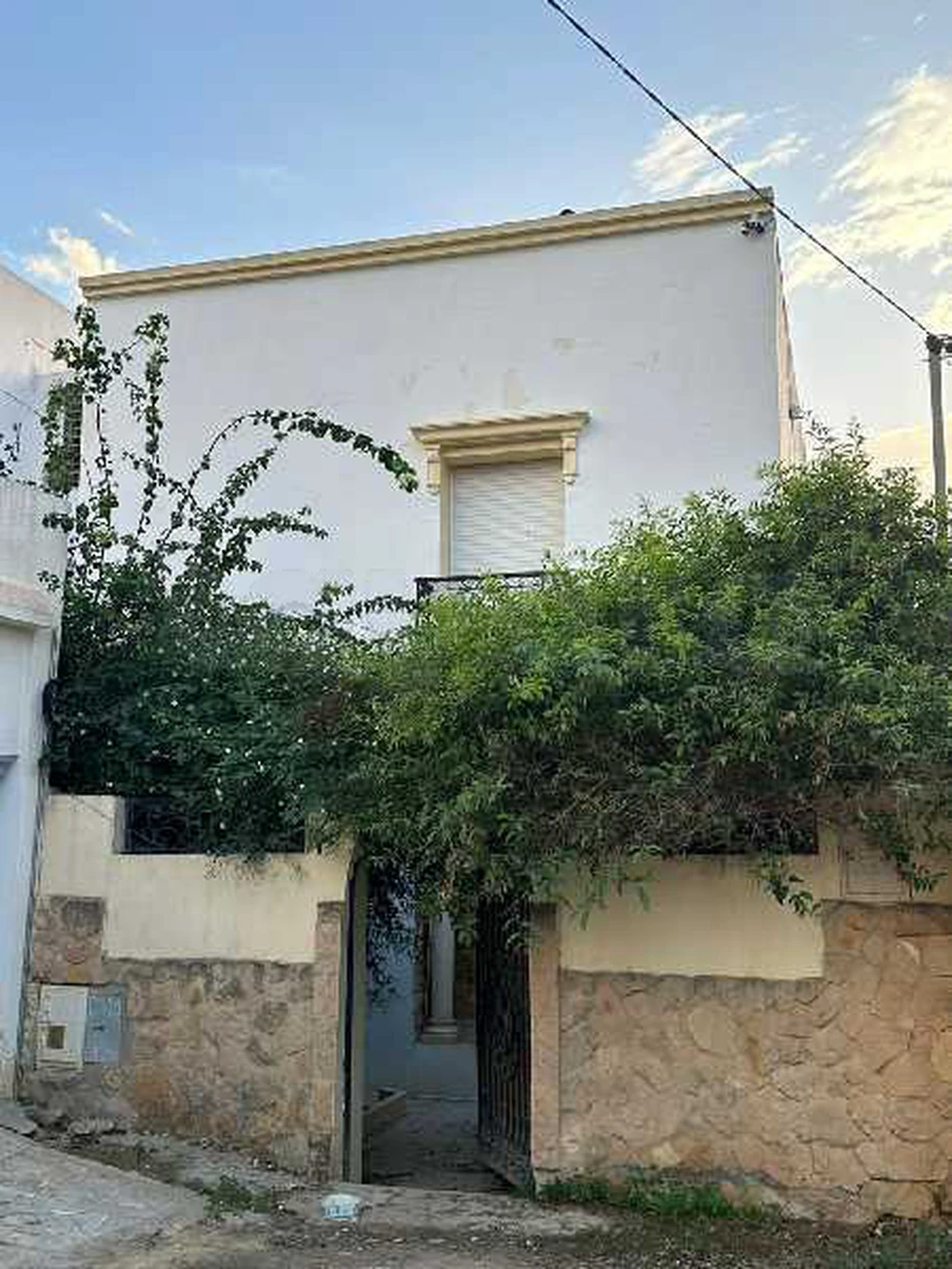 Petite villa cosy S+4 à louer avec un petit jardin– situé à gammarth village .Idéale pour un séjour détente