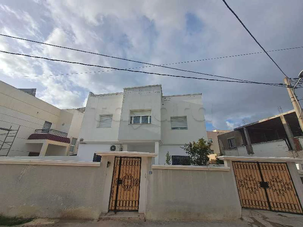 AV : villa composée de rdc, 1 er et 2 ème dans une cartier calme