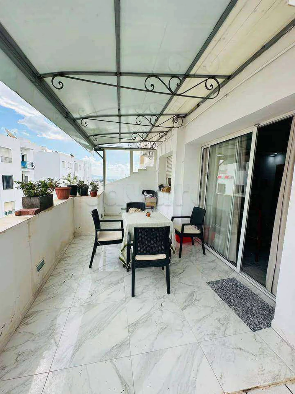 A VENDRE MAGNIFIQUE APPARTEMENT S3 A MENZAH 7 BIS AVEC TERRASSE