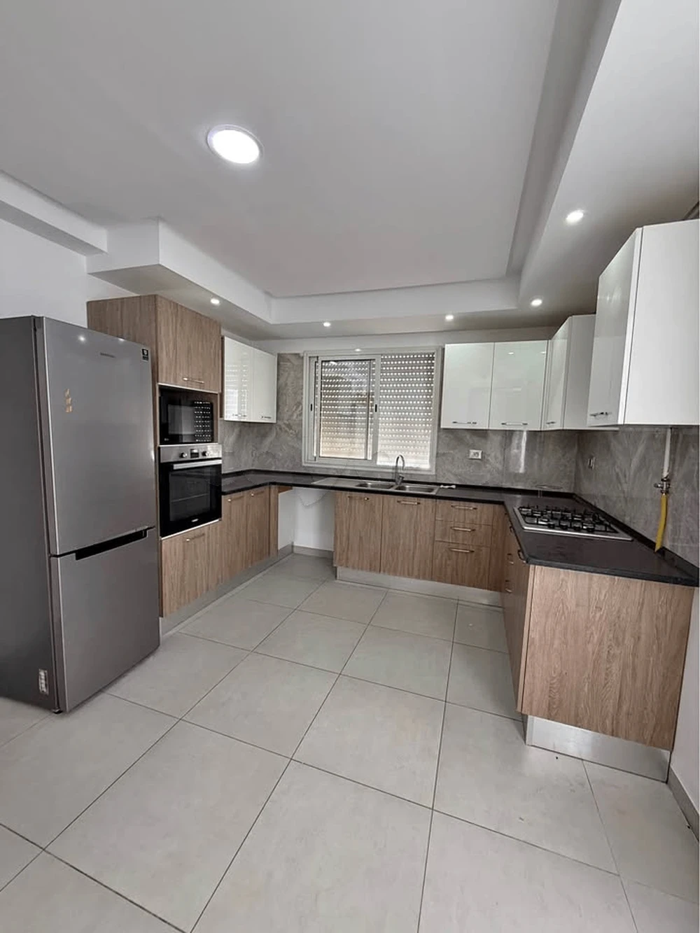 🏡 À VENDRE | Appartement S+2 à Laouina – Résidence récente (2023)