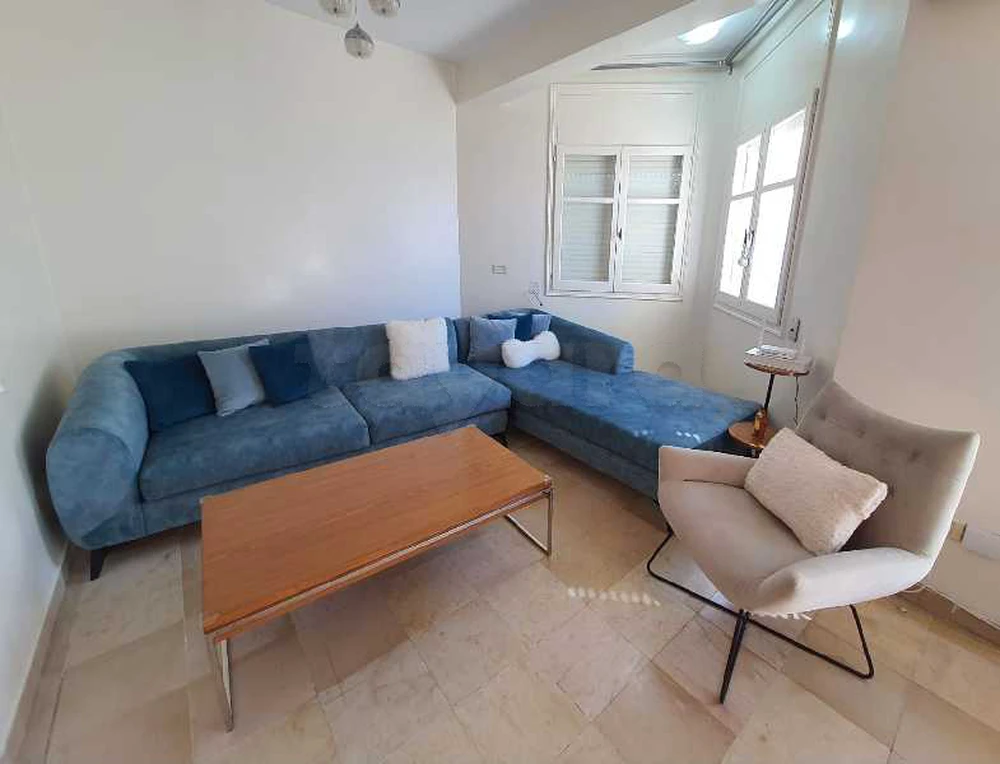 A vendre: Salon d'angle + fauteuil + table basse