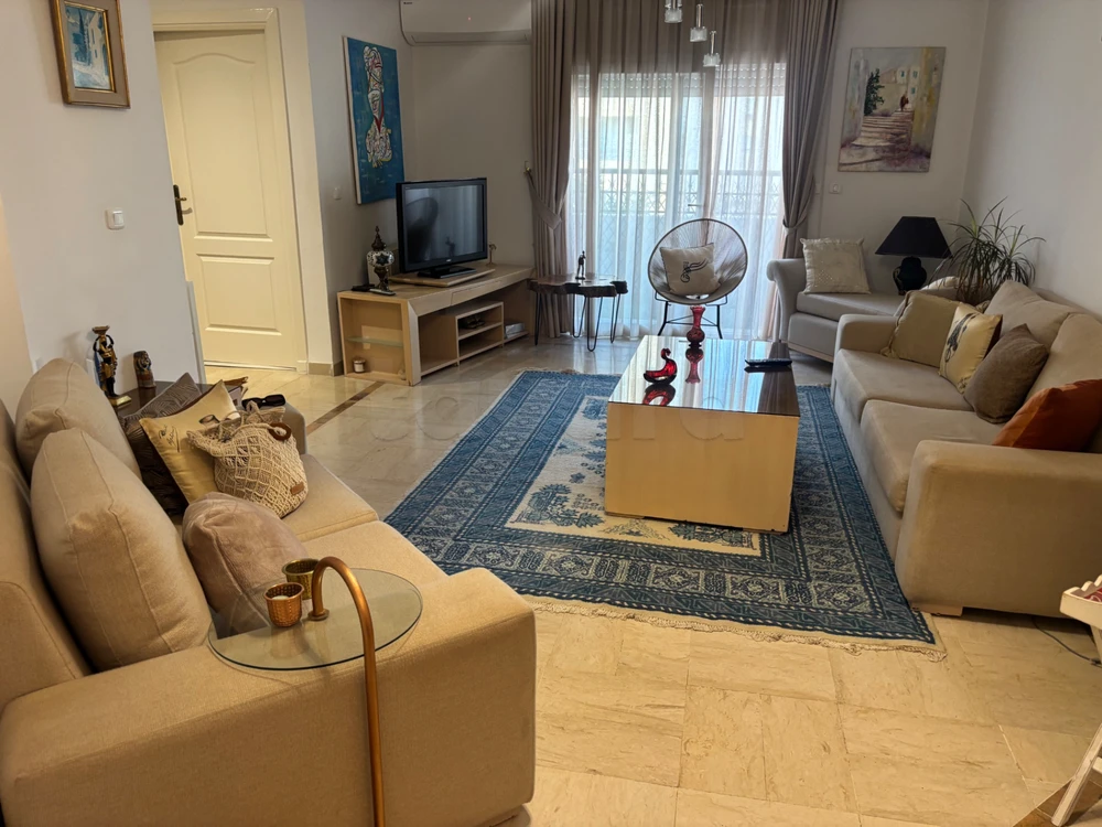 Salon et chambre à coucher à vendre