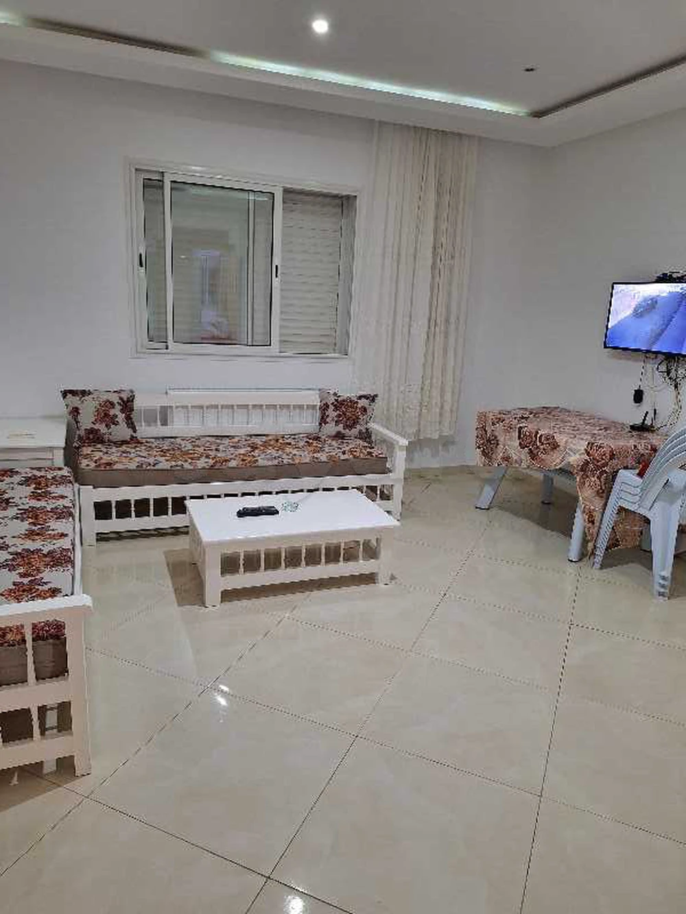 A louer des magnifiques appartements s+2 avec terrasse 📷 richement meublés et équipés de chauffage central et Wifi 📷