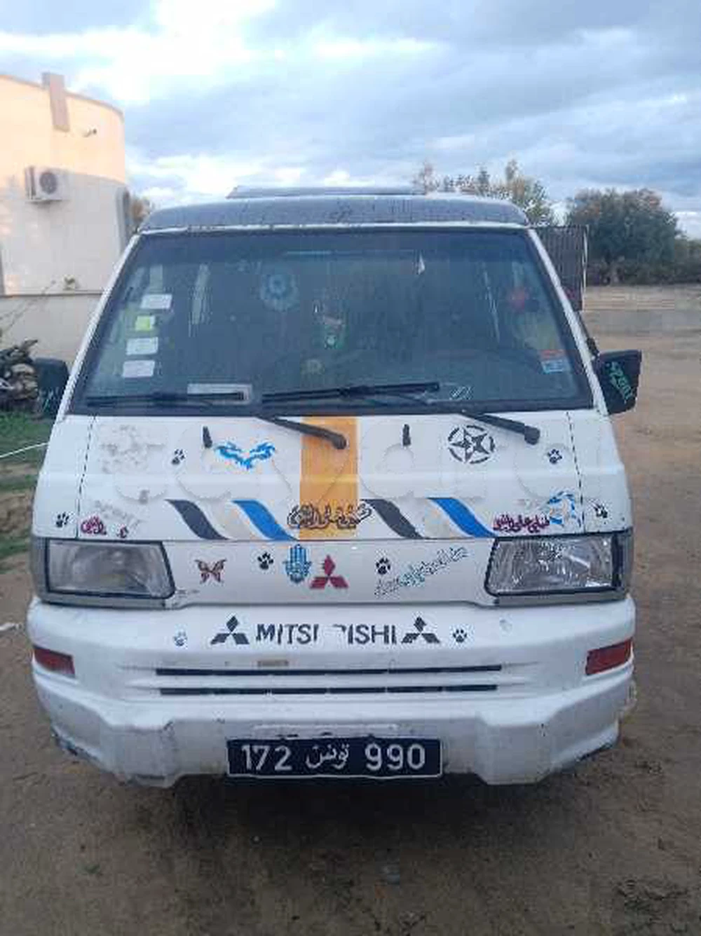 Mitsubishi L300