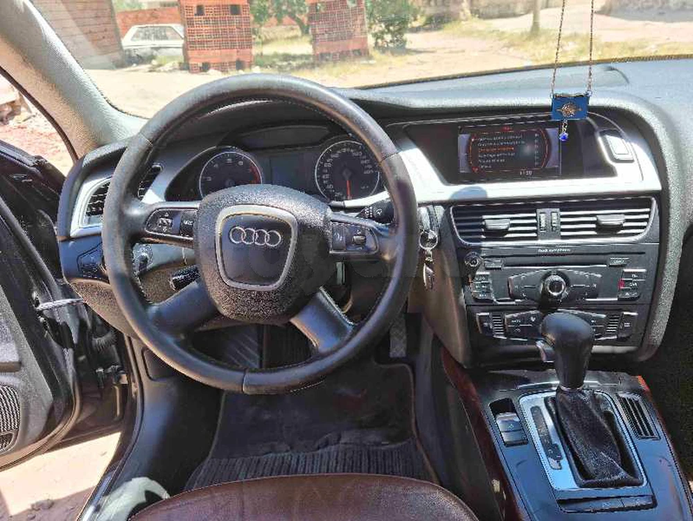 Carte voiture Audi A4