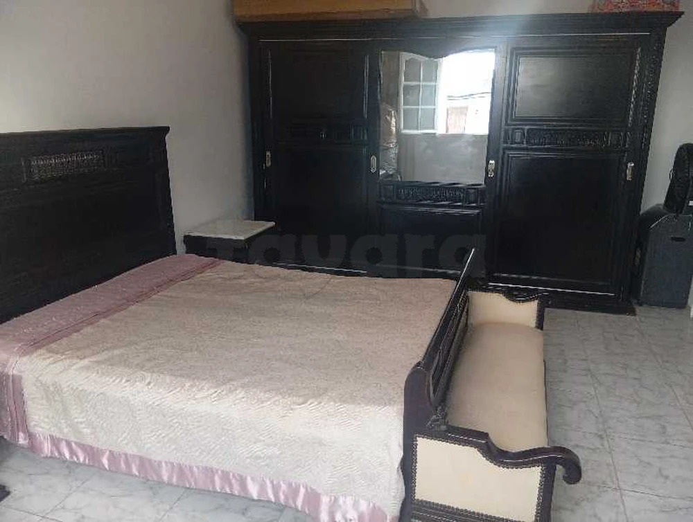 À VENDRE — CHAMBRE À COUCHER COMPLÈTE EN BOIS FONCÉ