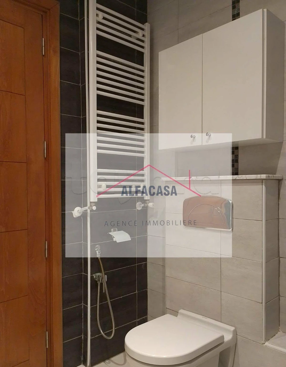 À VENDRE UN APPARTEMENT S+3 HAUT STANDING A JARDIN DE L'AOUINA.