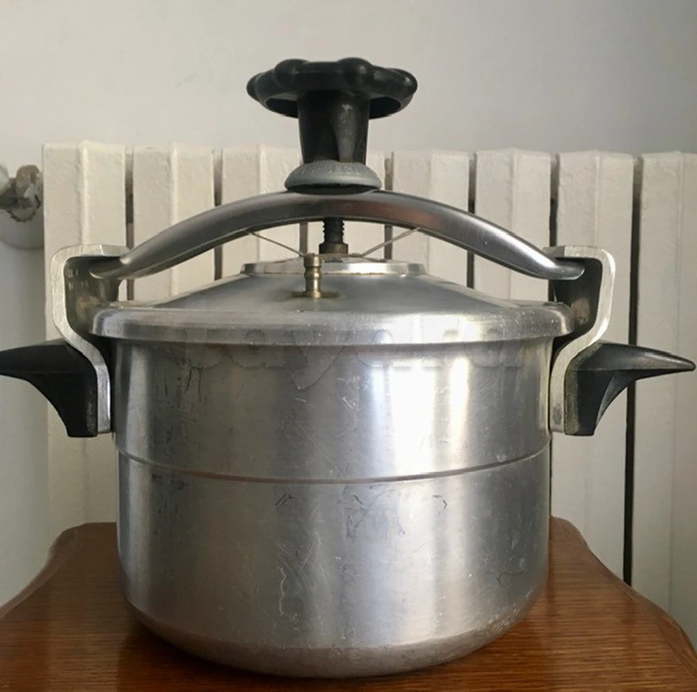 Cocotte SEB 3,5 litres alu . 85 DT . 22510860 La marsa