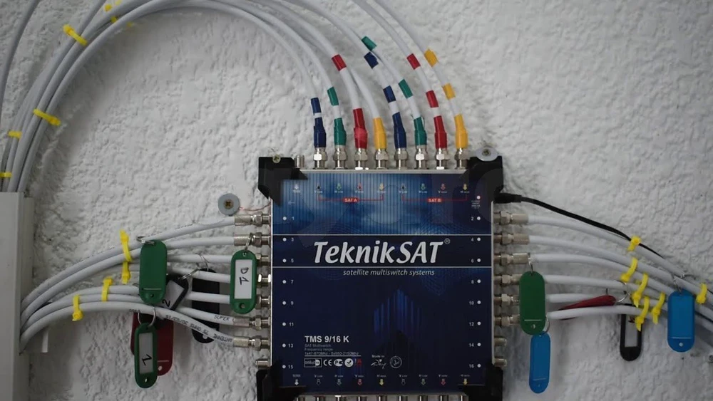 Technicen parabole camera