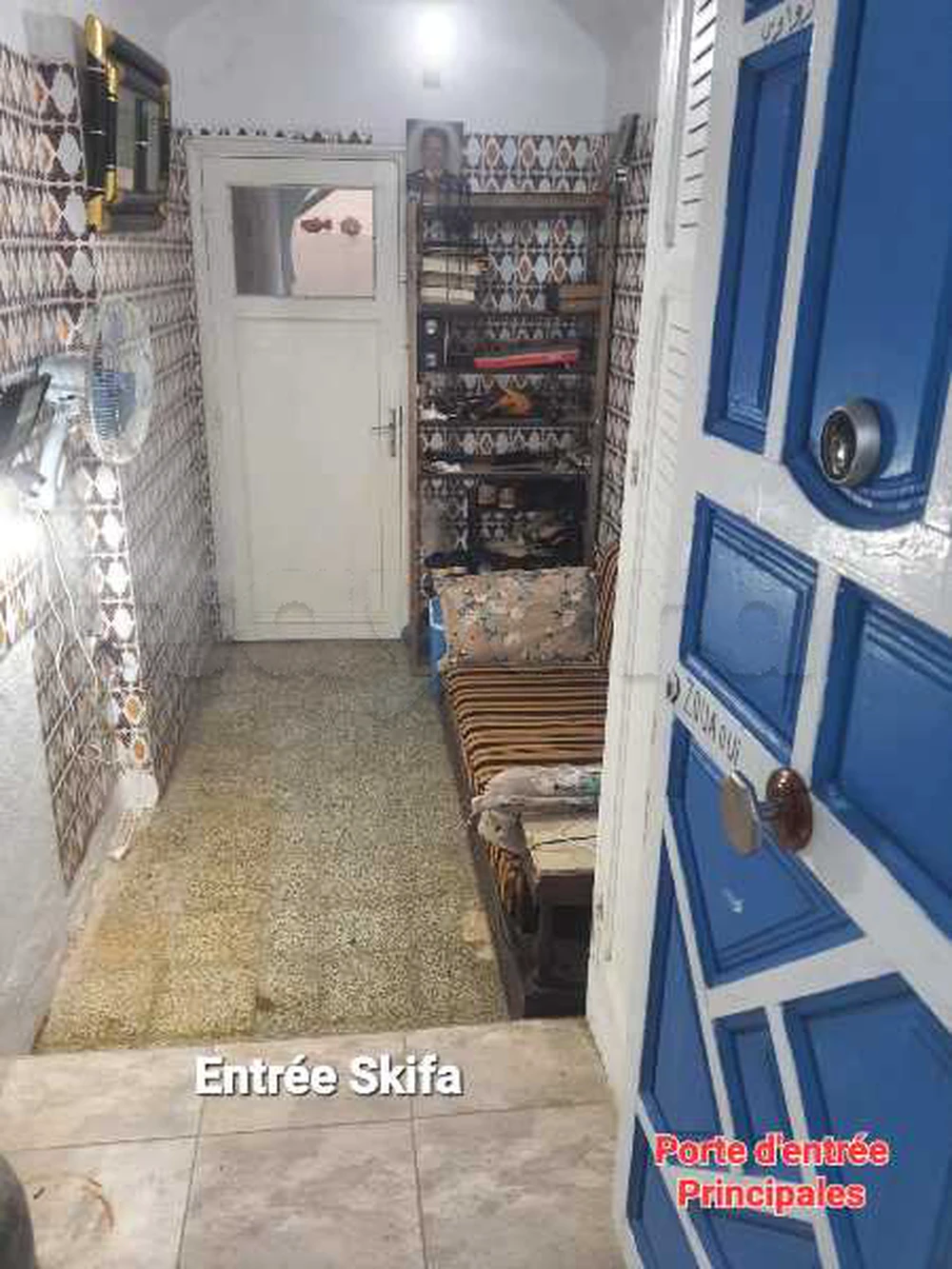 A 2Km de la plage d'el Mansoura Kélibia et Hammem Leghzez "classée 5ém plage du monde" 
 Propriétaire Vend une Maison arabe Bizantin mûre un mètre plafond en pierre. rénovée au cœur de Kélibia, Sidi Boudhaoui 205m² 160m² Bâti. Prix 180Mdt sera 
160 000dt
