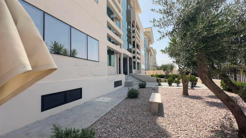 À louer Immeuble professionnel de 3291 m² Lac II