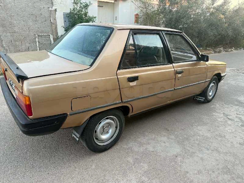Renault R9
