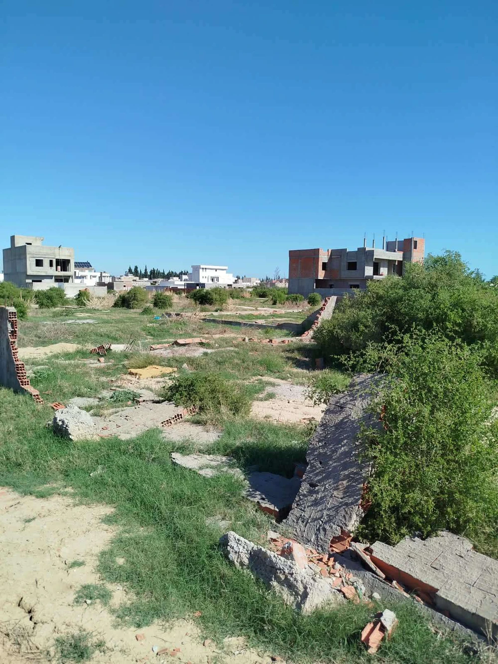 A VENDRE UN TERRAIN A BOUMHEL CITé BAHRI
