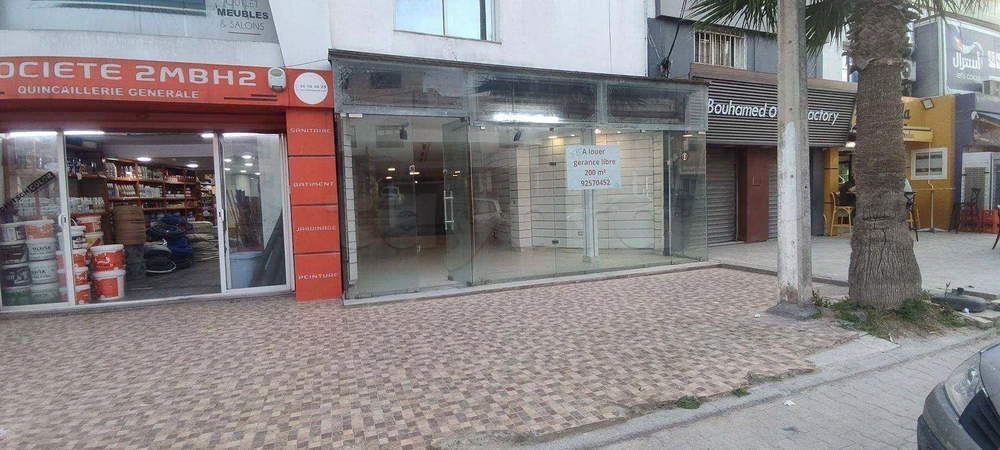 À louer en Gerance Libre local commercial de 200 m2, Avenue Fattouma Bourguiba Soukra