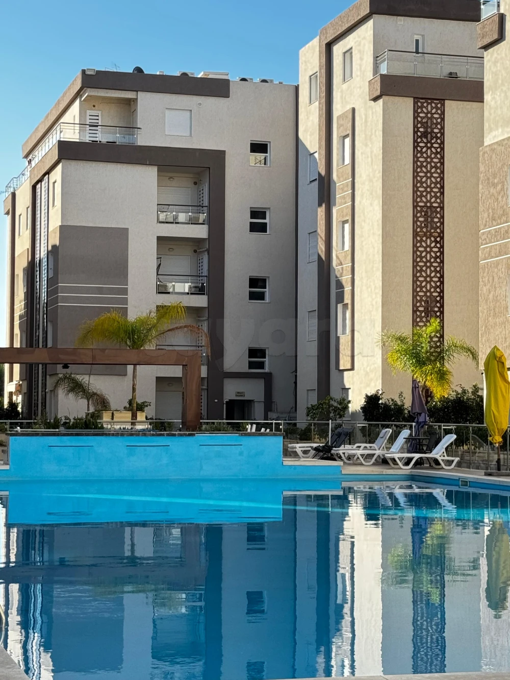 A vendre un appartement S+3 au 3éme étage