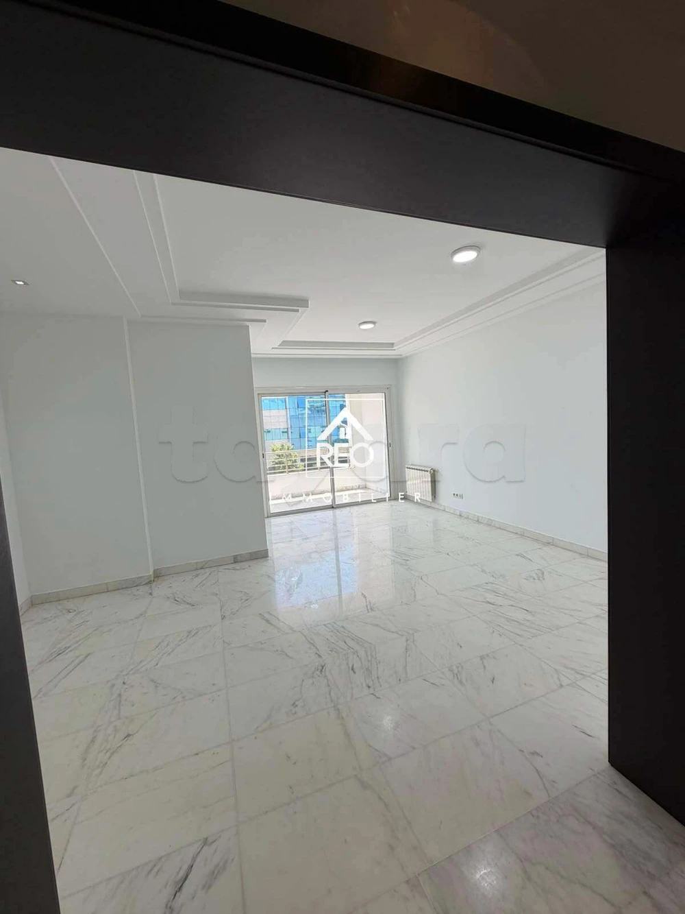 À LOUER : Un spacieux appartement S+3, idéalement situé dans un emplacement stratégique au Lac 2.