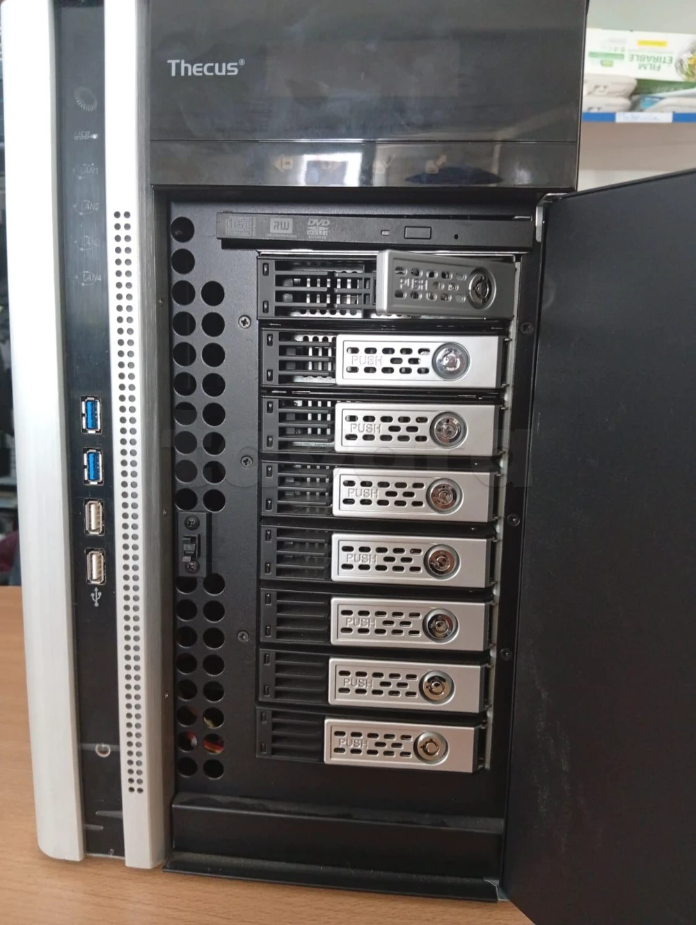 Serveur de Stockage / NAS Thecus - 7 Baies SATA / Quadruple Interface Réseau (LAN 1 à 4) / USB 3.0 & Lecteur DVD
