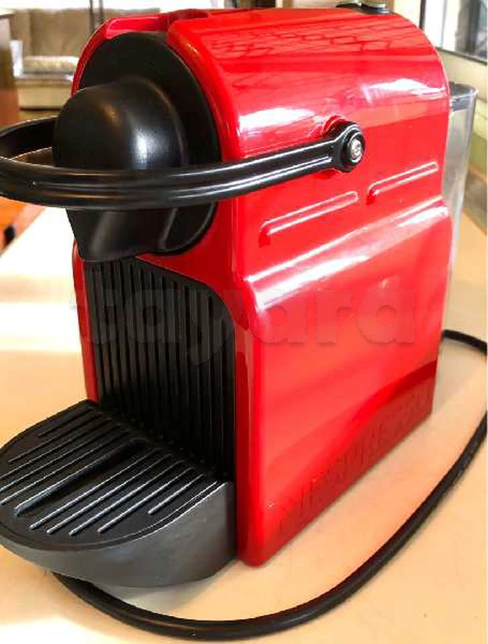 DES MACHINES À CAFÉ NESPRESSO MODÈLE INISSA