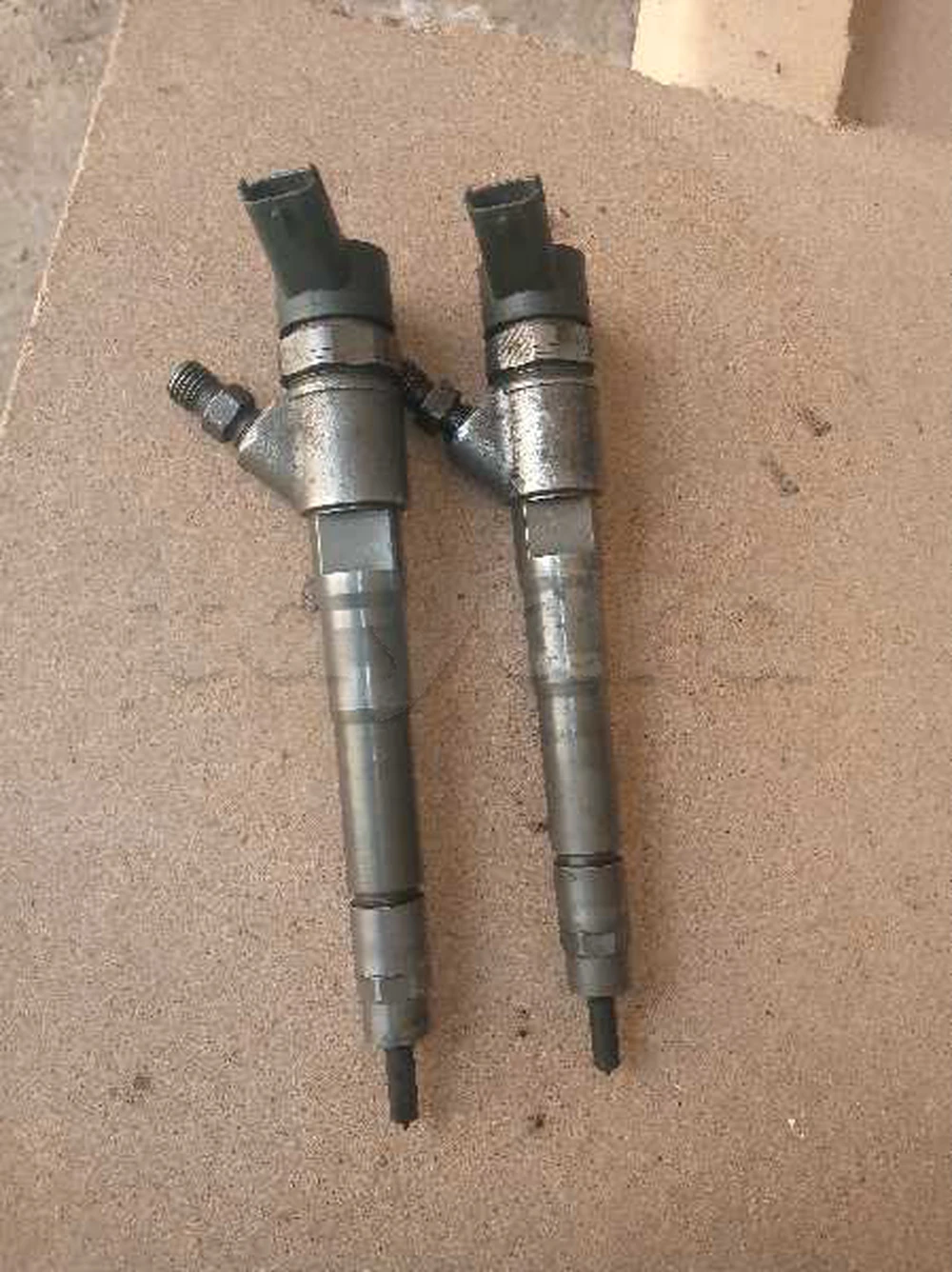 À RÉPARER - 02 injecteurs BOSCH pour IVECO Daily 35C12 ou Fiat Ducato 0445110418