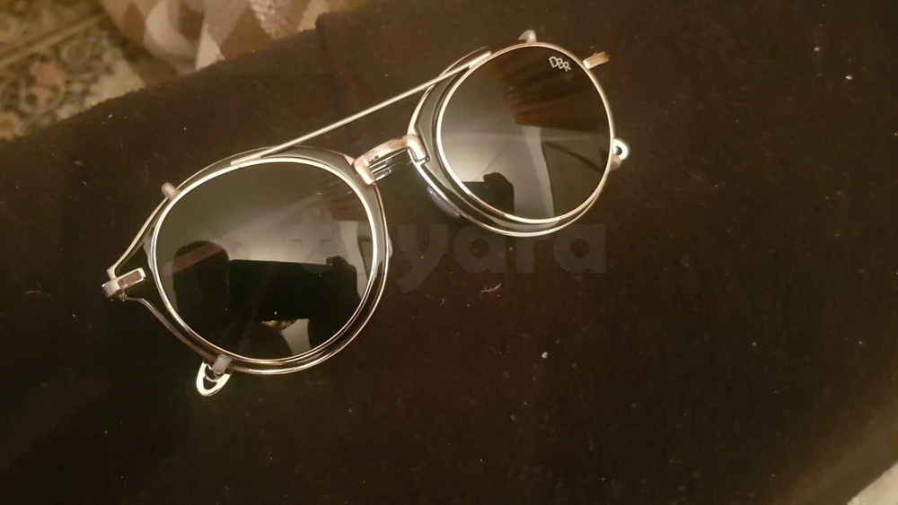 Lunette de marque neuf avec étiquette