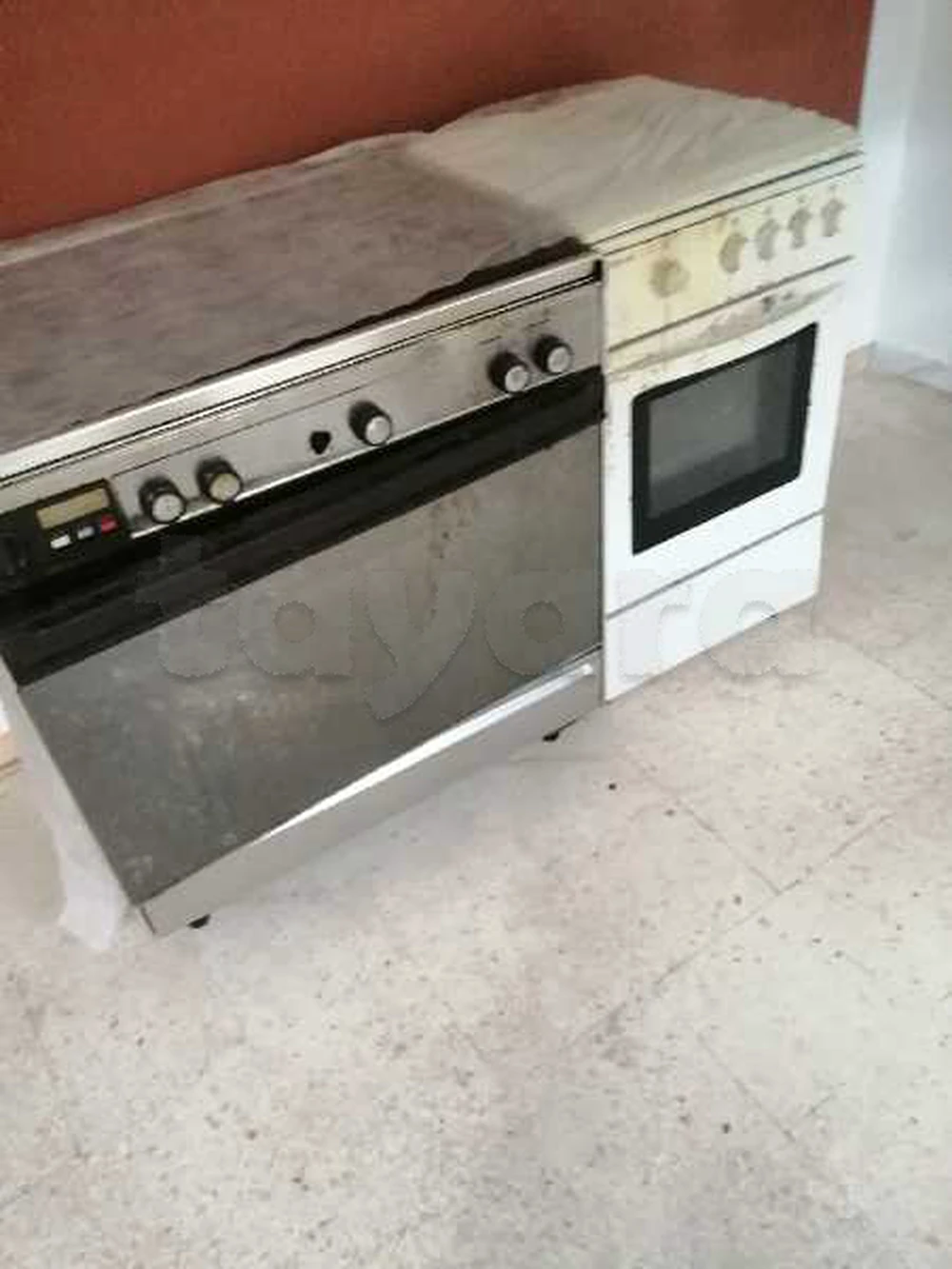 2 gazinières 1 de 5 feux et grand four