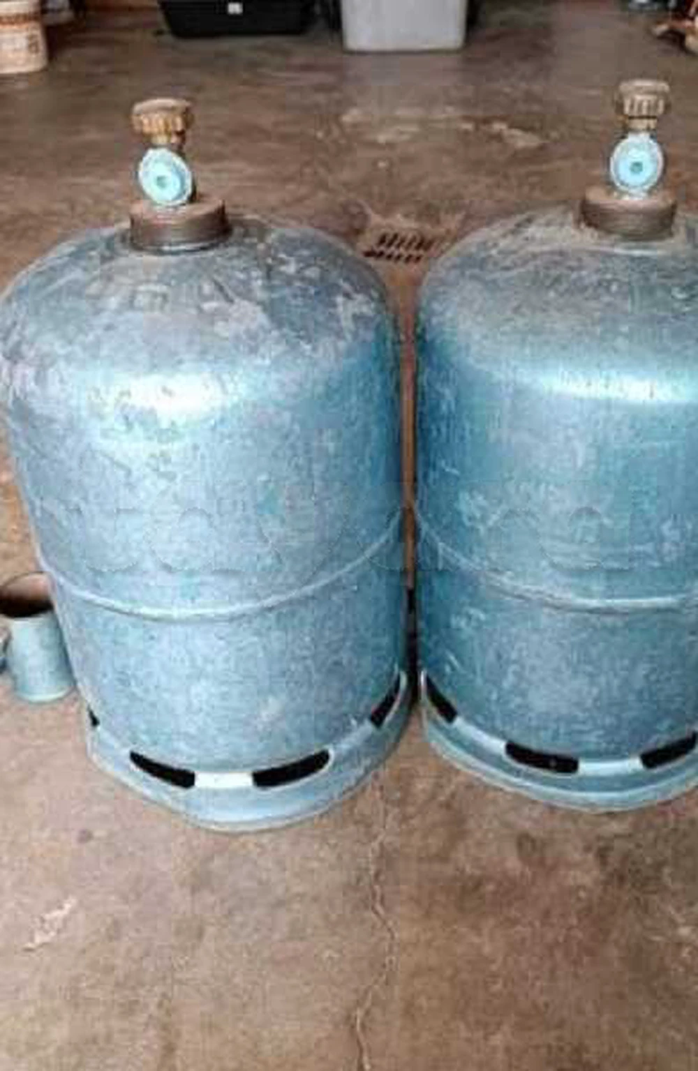 deux bouteilles a gaz