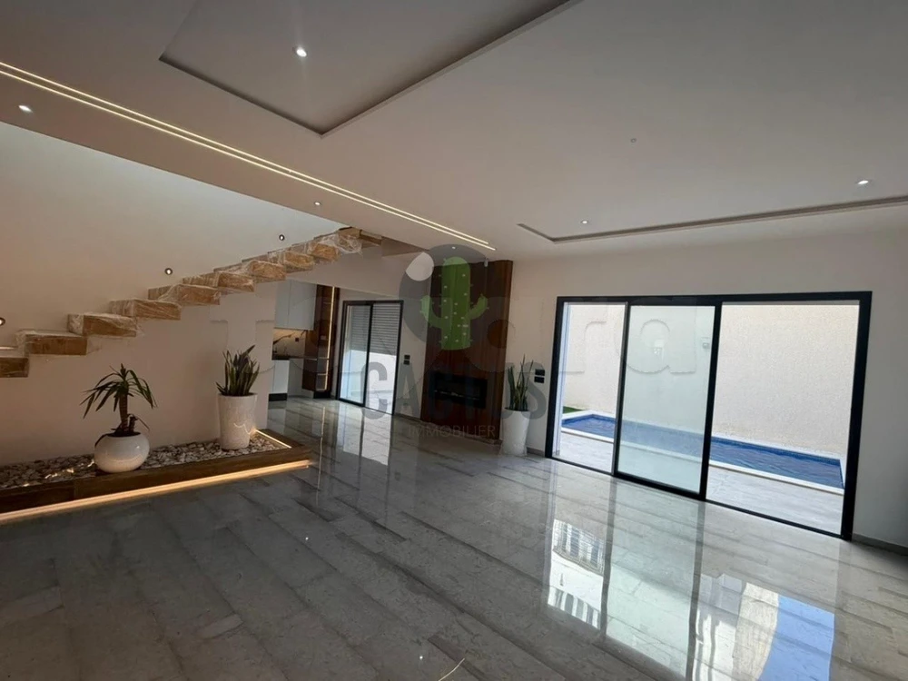 À vendre :Villa avec piscine à 2 pas de la mer – Béni Khiar Plage