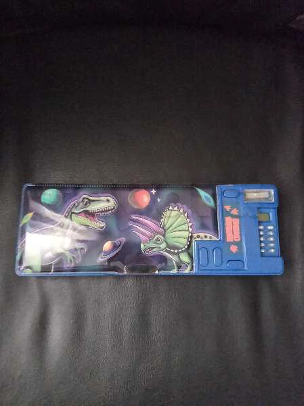 calculatrice, porte stylo et taille-crayon