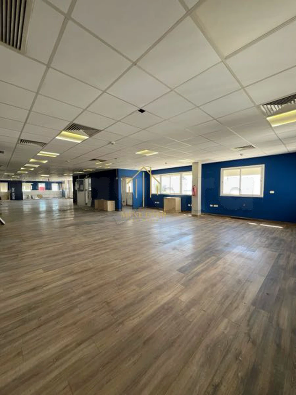 À Louer bureau 330 m2 totalement rénové à CHARGUIA 1