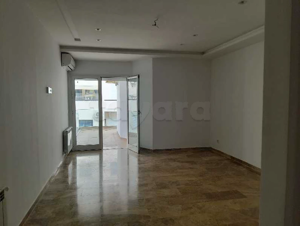 À louer un appartement S+3 à Ennasr2