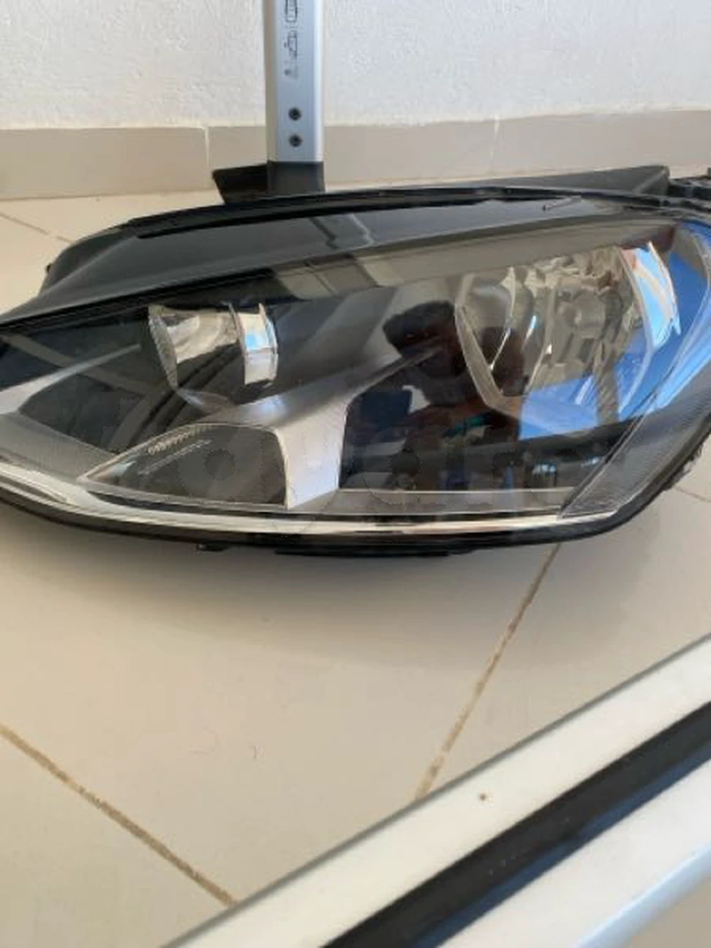 A vendre feu avant gauche golf 7 d'origine.