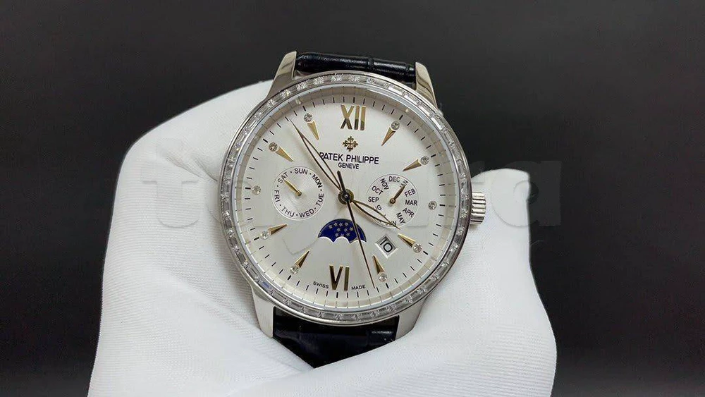 Montre Patek Philippe avec phase de lune