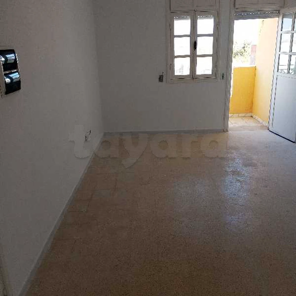 a vendre appartement S+2 Nour jaafar Ariana 3 éme étage prix 135:000
92772635