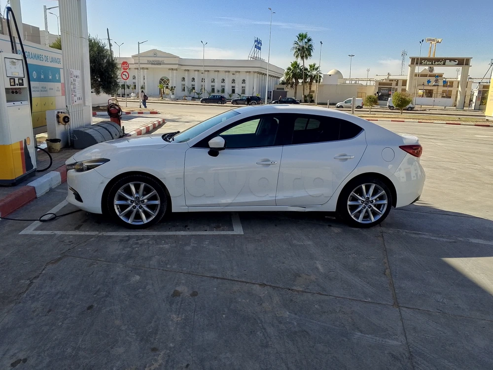 Carte voiture Mazda 3