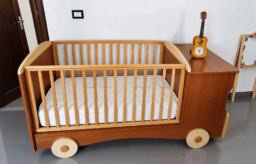 lit Bébé en Bois en très bon état