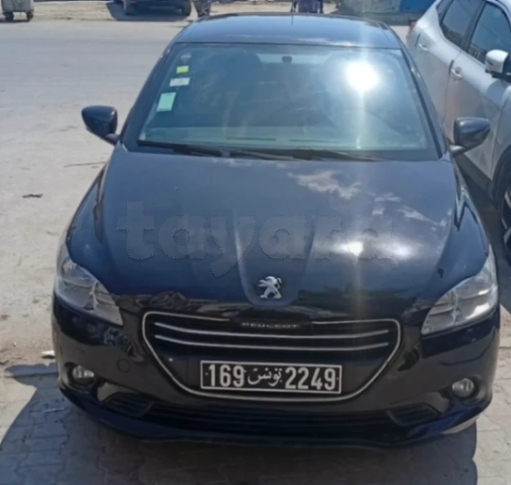Particulier vend Peugeot 301
