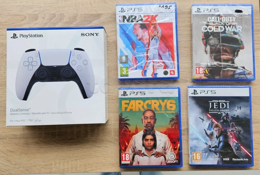 neuf cachtè manette PS5 et jeux