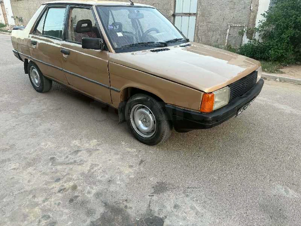 Renault R9
