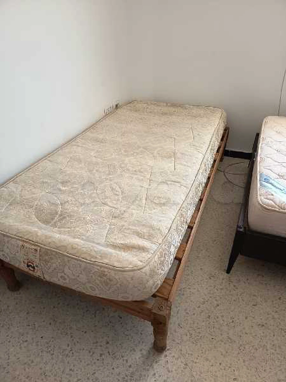 Lit 1 place avec matelas orthopédique – 170 DT