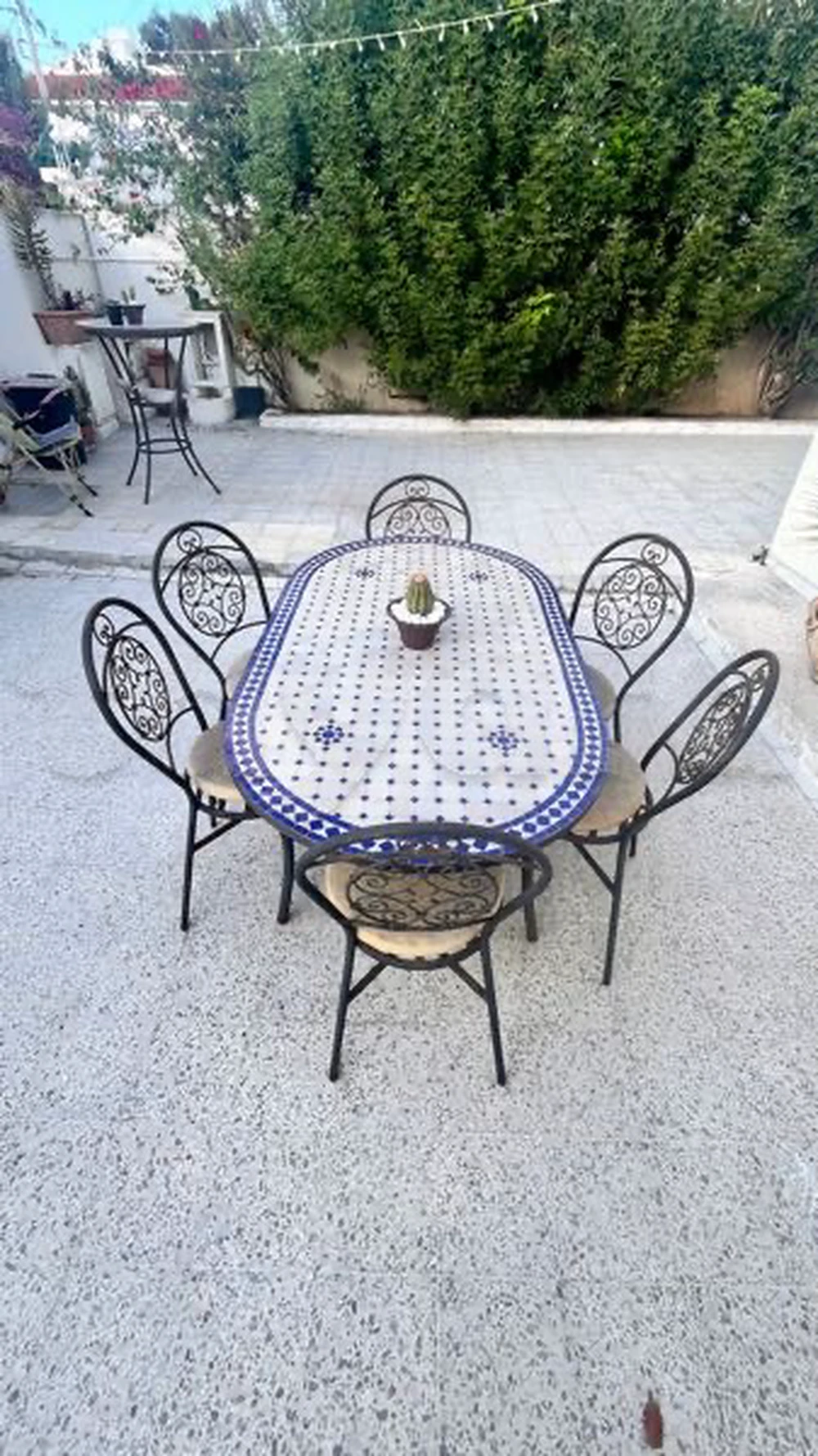 Table ovale en mosaïque